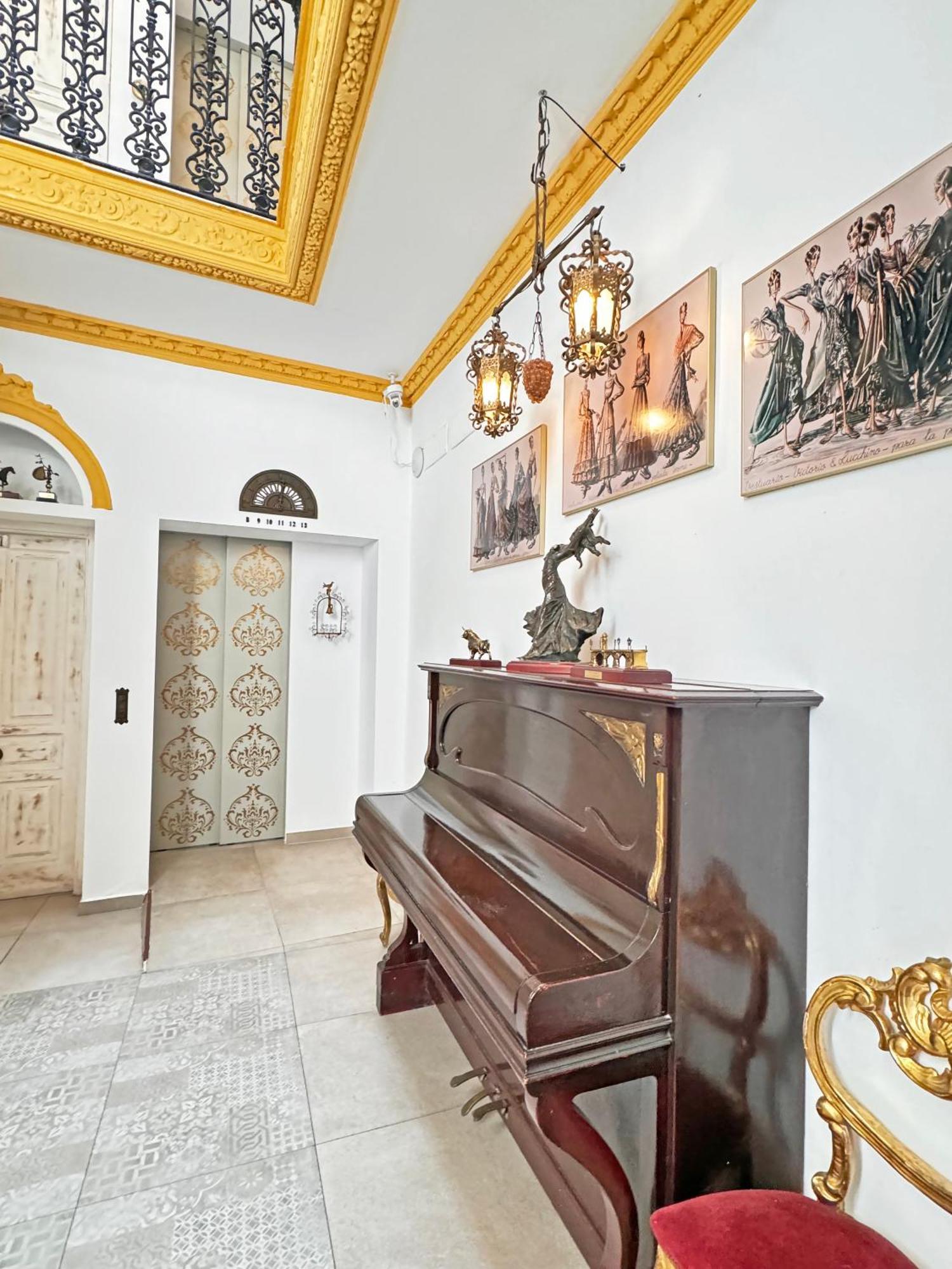 Palace House Hercules - Apartments Sevilla Exteriör bild